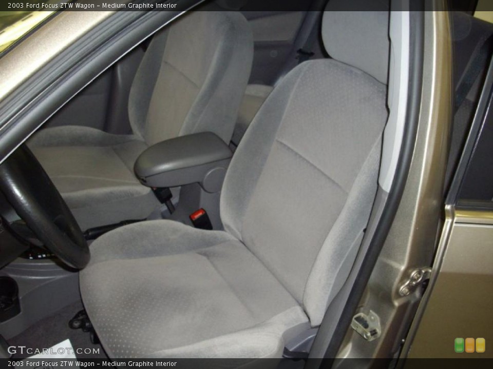 Medium Graphite Interior Photo for the 2003 Ford Focus ZTW Wagon #38065776