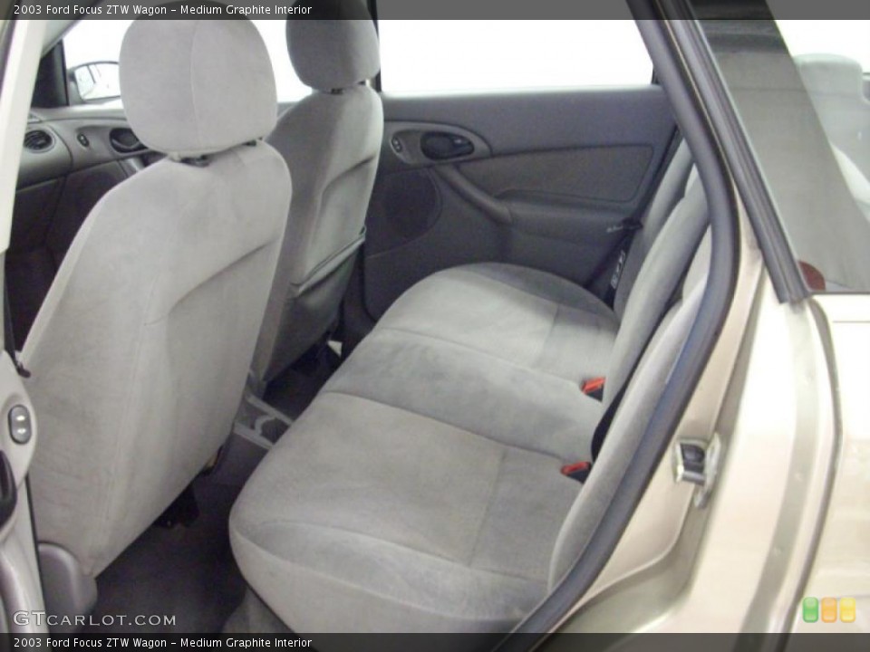 Medium Graphite Interior Photo for the 2003 Ford Focus ZTW Wagon #38065792