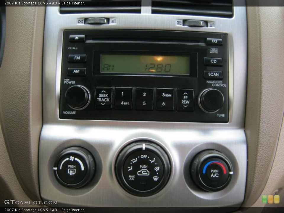 Beige Interior Controls for the 2007 Kia Sportage LX V6 4WD #38065812