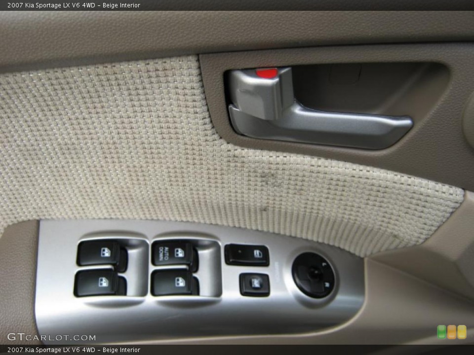 Beige Interior Controls for the 2007 Kia Sportage LX V6 4WD #38066140