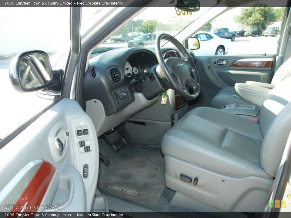 Medium Slate Gray Interior Photo for the 2006 Chrysler Town & Country Limited #38070133