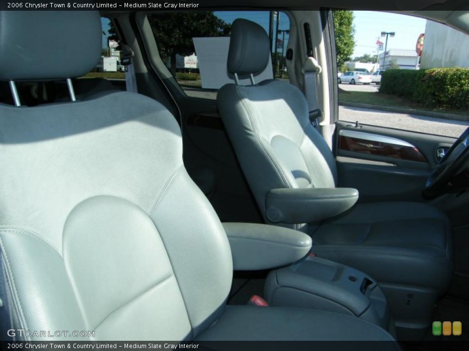Medium Slate Gray Interior Photo for the 2006 Chrysler Town & Country Limited #38070333