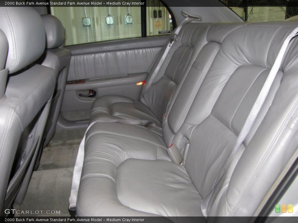 Medium Gray Interior Photo for the 2000 Buick Park Avenue  #38071665