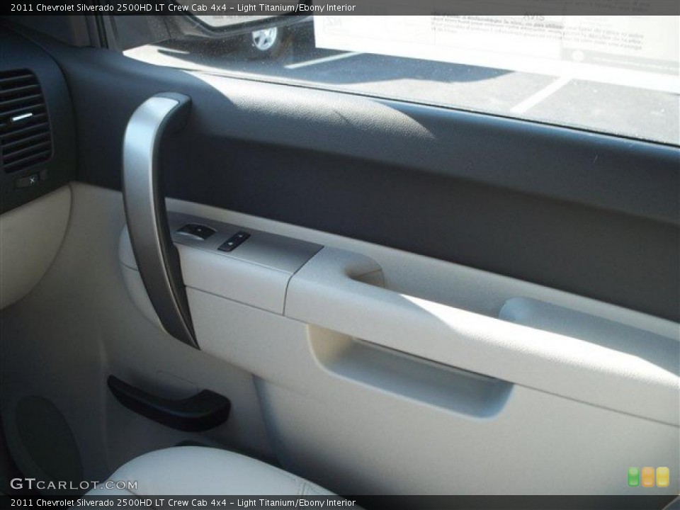 Light Titanium/Ebony Interior Photo for the 2011 Chevrolet Silverado 2500HD LT Crew Cab 4x4 #38072357