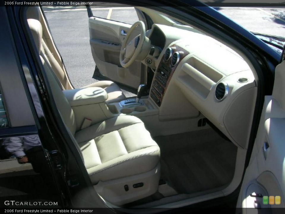 Pebble Beige Interior Photo for the 2006 Ford Freestyle Limited #38074686