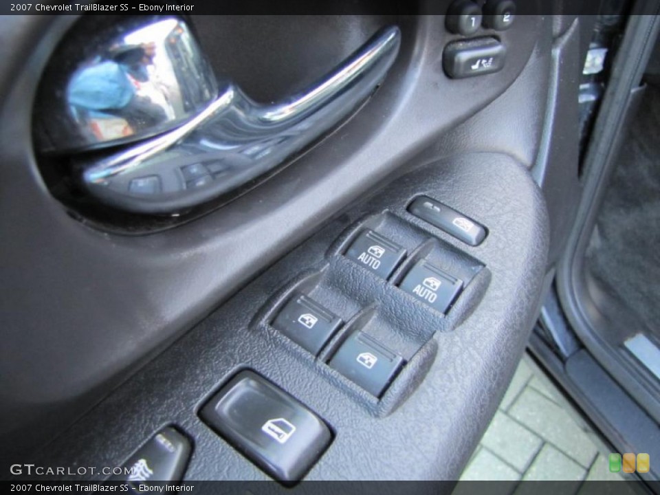 Ebony Interior Controls for the 2007 Chevrolet TrailBlazer SS #38080283