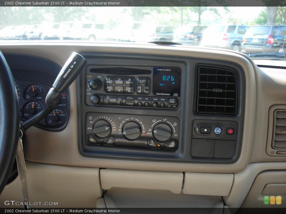 Medium Gray/Neutral Interior Controls for the 2002 Chevrolet Suburban 1500 LT #38081343