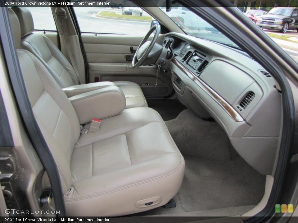 Medium Parchment Interior Photo for the 2004 Ford Crown Victoria LX #38082671