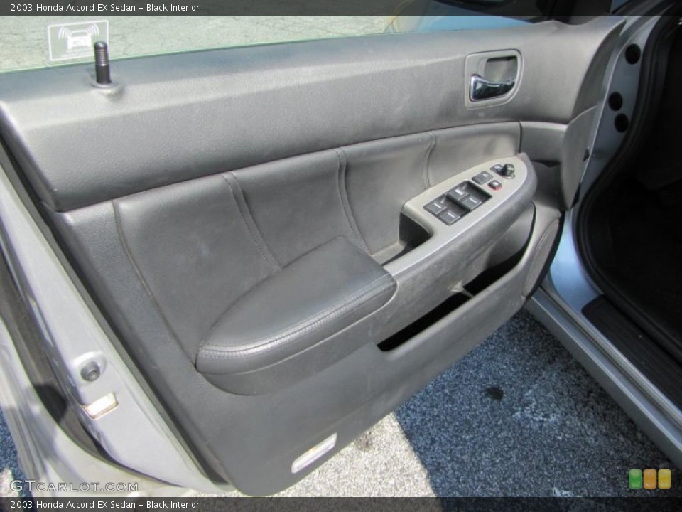 Black Interior Photo for the 2003 Honda Accord EX Sedan #38085211