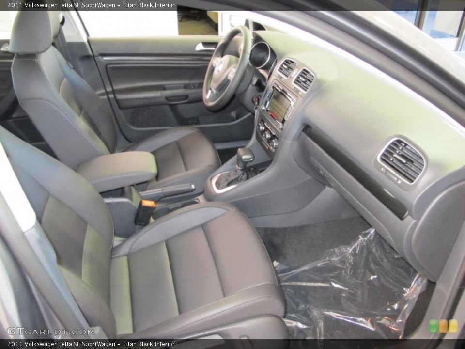 Titan Black Interior Photo for the 2011 Volkswagen Jetta SE SportWagen #38090831