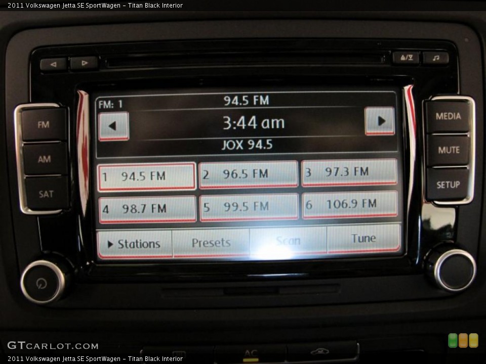 Titan Black Interior Controls for the 2011 Volkswagen Jetta SE SportWagen #38090931