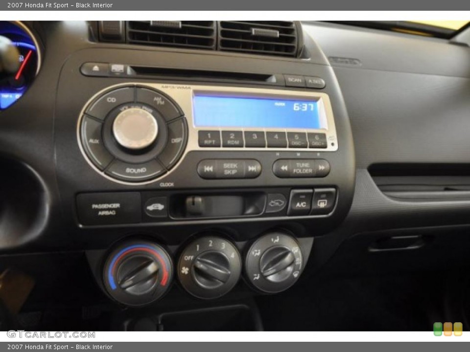 Black Interior Controls for the 2007 Honda Fit Sport #38091547