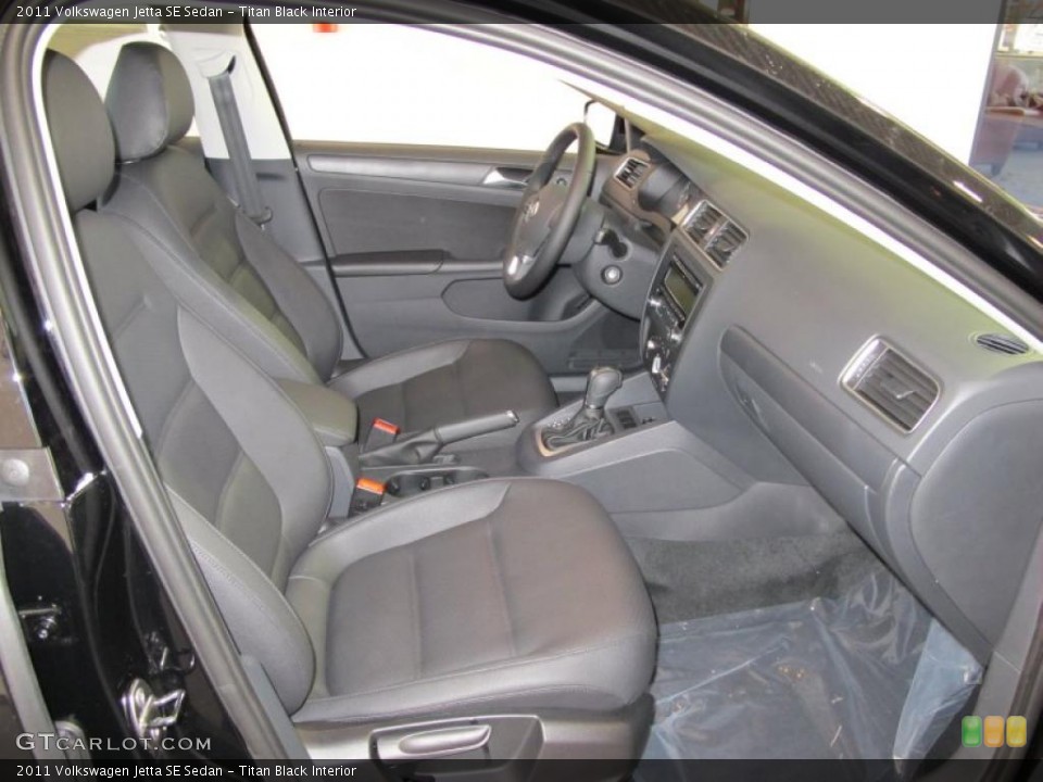 Titan Black Interior Photo for the 2011 Volkswagen Jetta SE Sedan #38092355