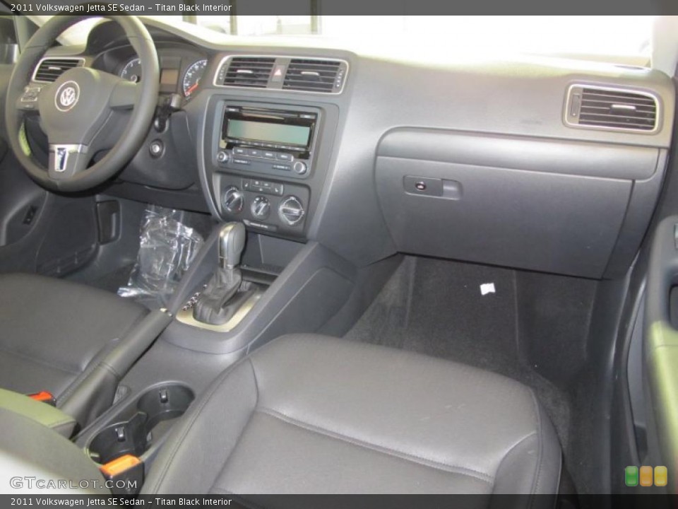 Titan Black Interior Photo for the 2011 Volkswagen Jetta SE Sedan #38092638