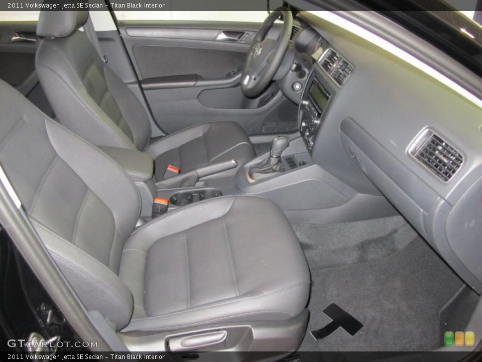 Titan Black Interior Photo for the 2011 Volkswagen Jetta SE Sedan #38092655