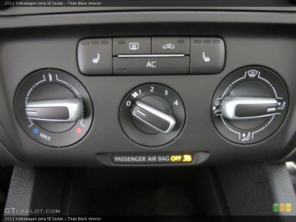 Titan Black Interior Controls for the 2011 Volkswagen Jetta SE Sedan #38093061