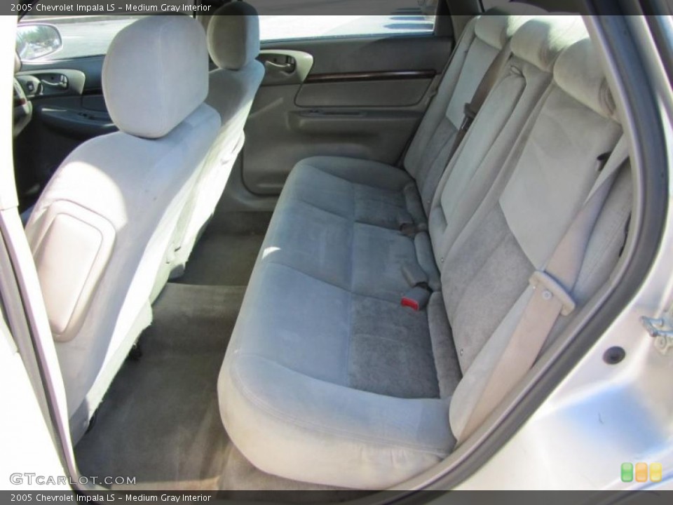 Medium Gray Interior Photo for the 2005 Chevrolet Impala LS #38098487