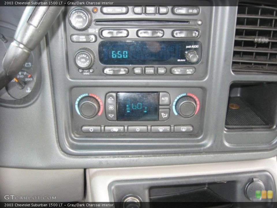 Gray/Dark Charcoal Interior Controls for the 2003 Chevrolet Suburban 1500 LT #38102767