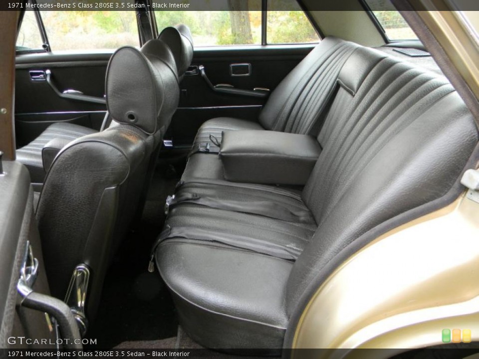 Black Interior Photo for the 1971 Mercedes-Benz S Class 280SE 3.5 Sedan #38103111