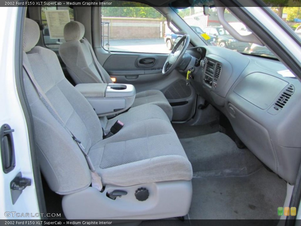 Medium Graphite Interior Photo for the 2002 Ford F150 XLT SuperCab #38108419