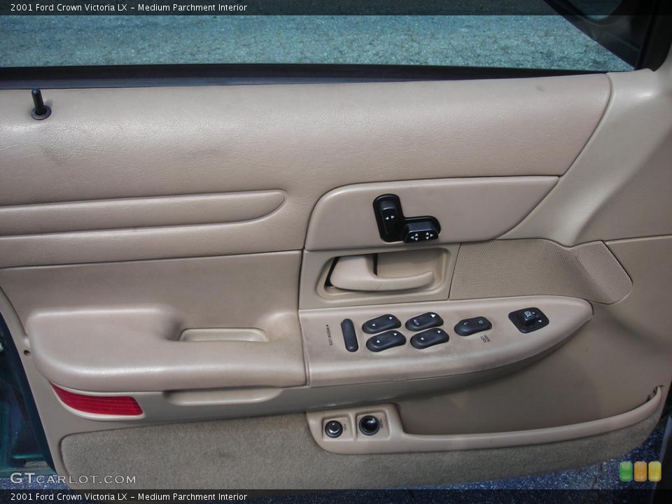 Medium Parchment Interior Photo for the 2001 Ford Crown Victoria LX #38111931