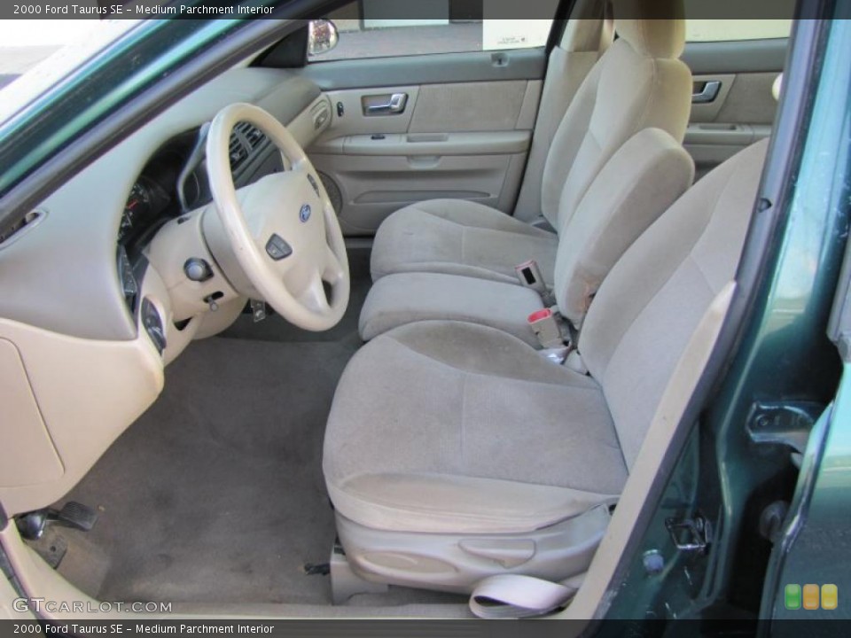 Medium Parchment Interior Photo for the 2000 Ford Taurus SE #38112395