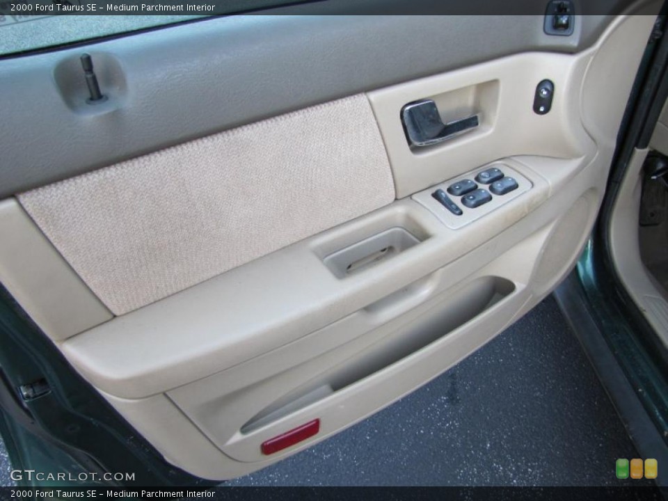 Medium Parchment Interior Photo for the 2000 Ford Taurus SE #38112407