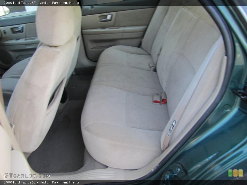 Medium Parchment Interior Photo for the 2000 Ford Taurus SE #38112415