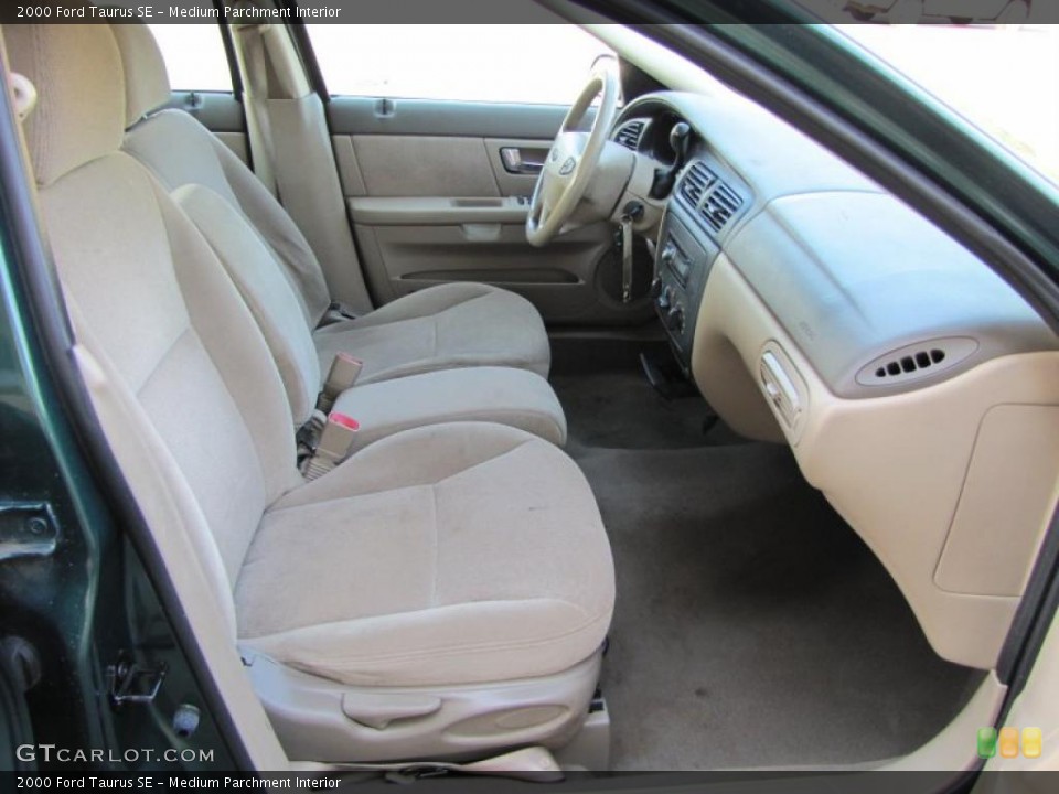 Medium Parchment Interior Photo for the 2000 Ford Taurus SE #38112431