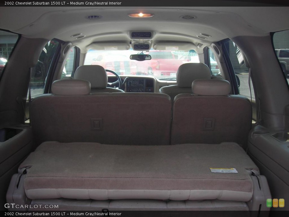 Medium Gray/Neutral Interior Photo for the 2002 Chevrolet Suburban 1500 LT #38115471