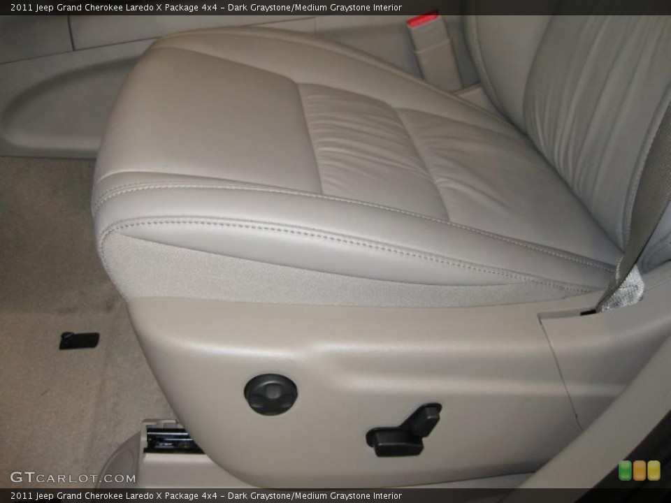 Dark Graystone/Medium Graystone Interior Photo for the 2011 Jeep Grand Cherokee Laredo X Package 4x4 #38115555