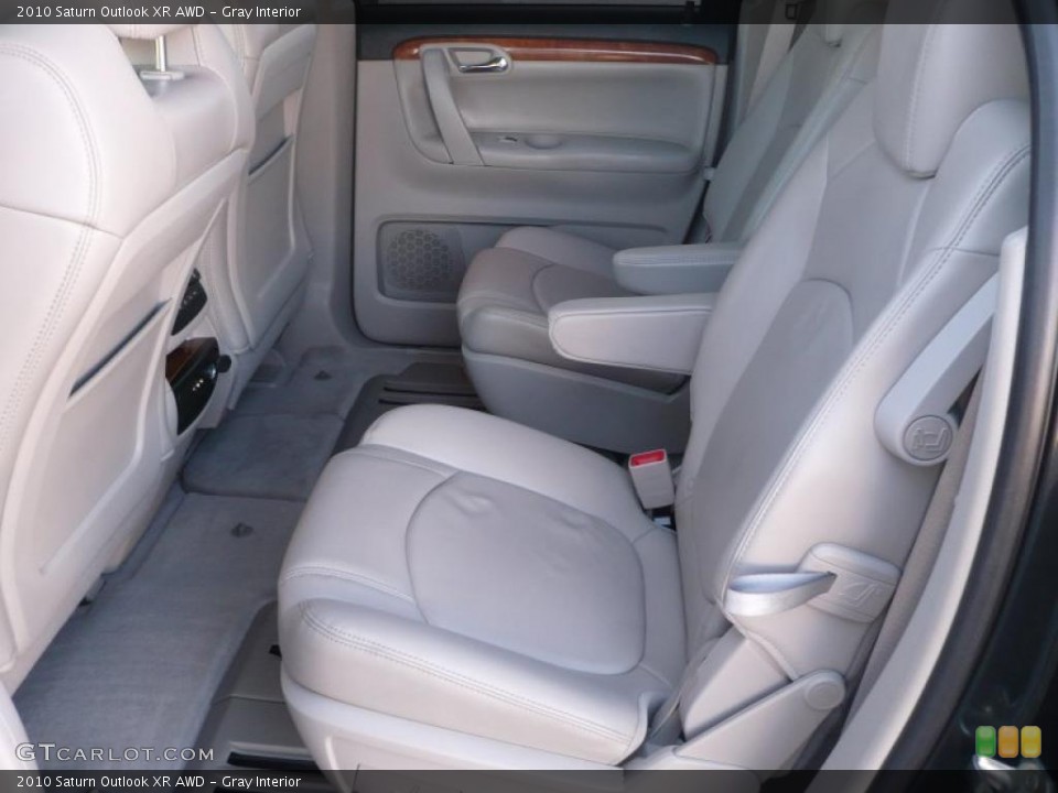 Gray Interior Photo for the 2010 Saturn Outlook XR AWD #38116459