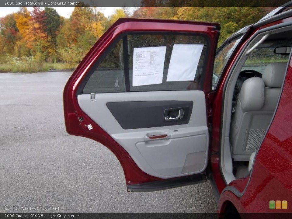 Light Gray Interior Photo for the 2006 Cadillac SRX V8 #38117051