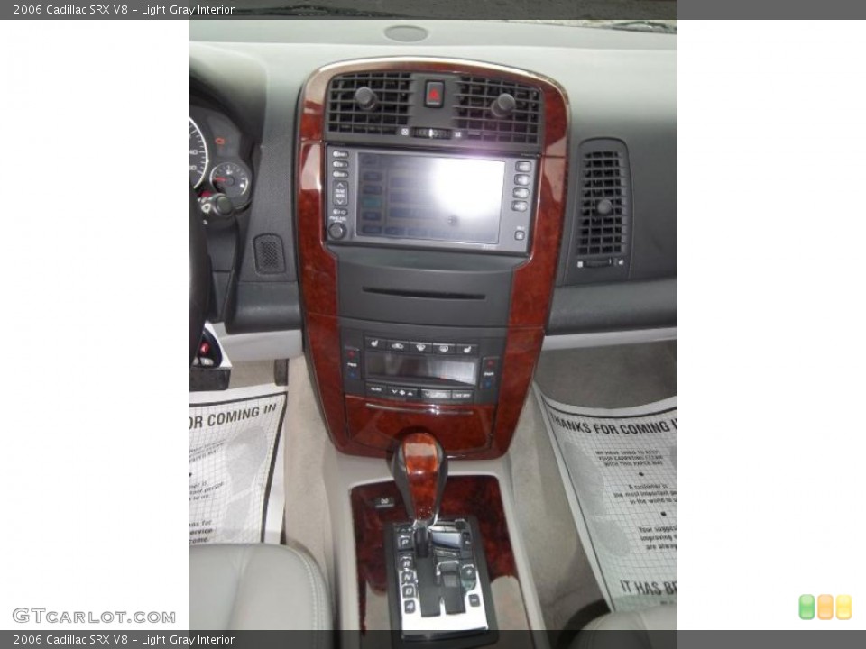 Light Gray Interior Controls for the 2006 Cadillac SRX V8 #38117179