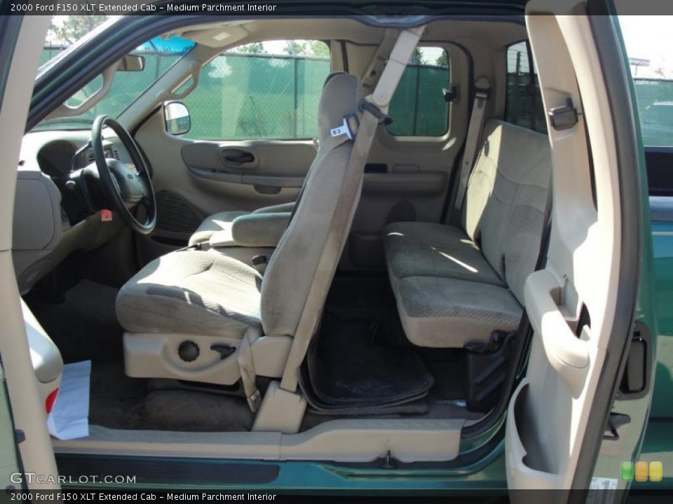 Medium Parchment Interior Photo for the 2000 Ford F150 XLT Extended Cab #38122599