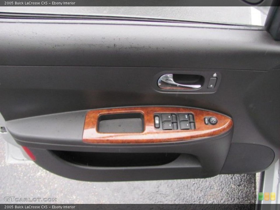 Ebony Interior Photo for the 2005 Buick LaCrosse CXS #38123003