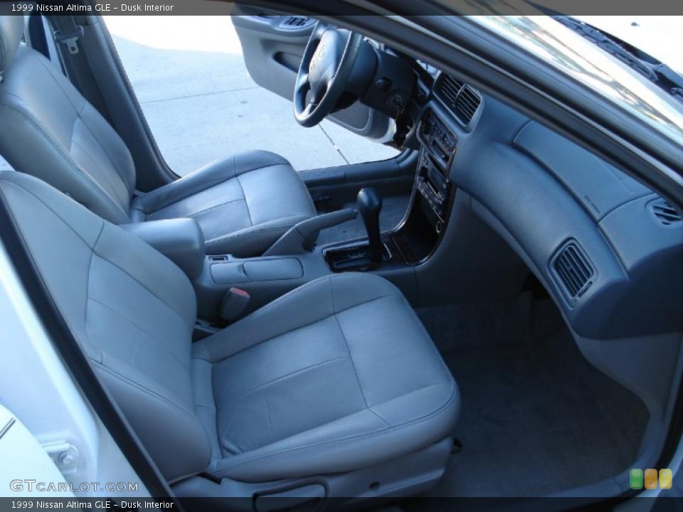Dusk Interior Photo for the 1999 Nissan Altima GLE #38126530