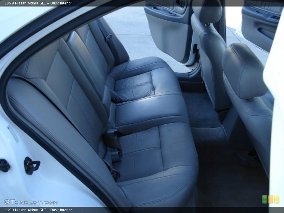 Dusk Interior Photo for the 1999 Nissan Altima GLE #38126542