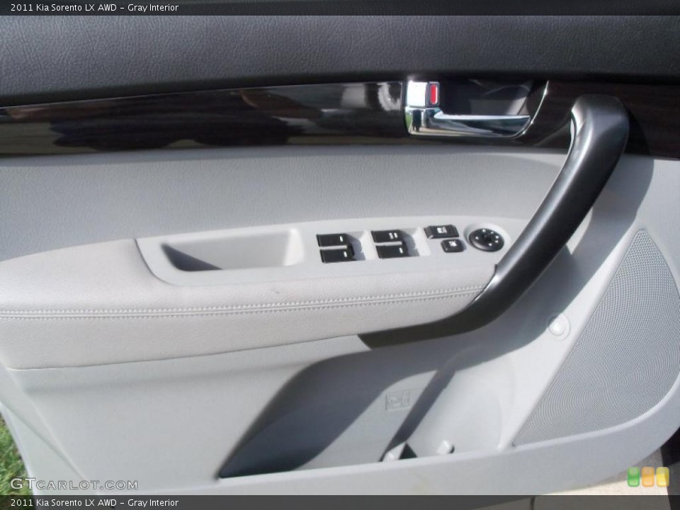 Gray Interior Photo for the 2011 Kia Sorento LX AWD #38131306