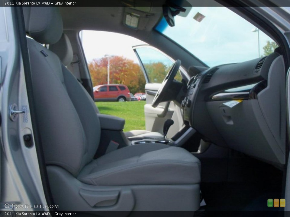 Gray Interior Photo for the 2011 Kia Sorento LX AWD #38131378