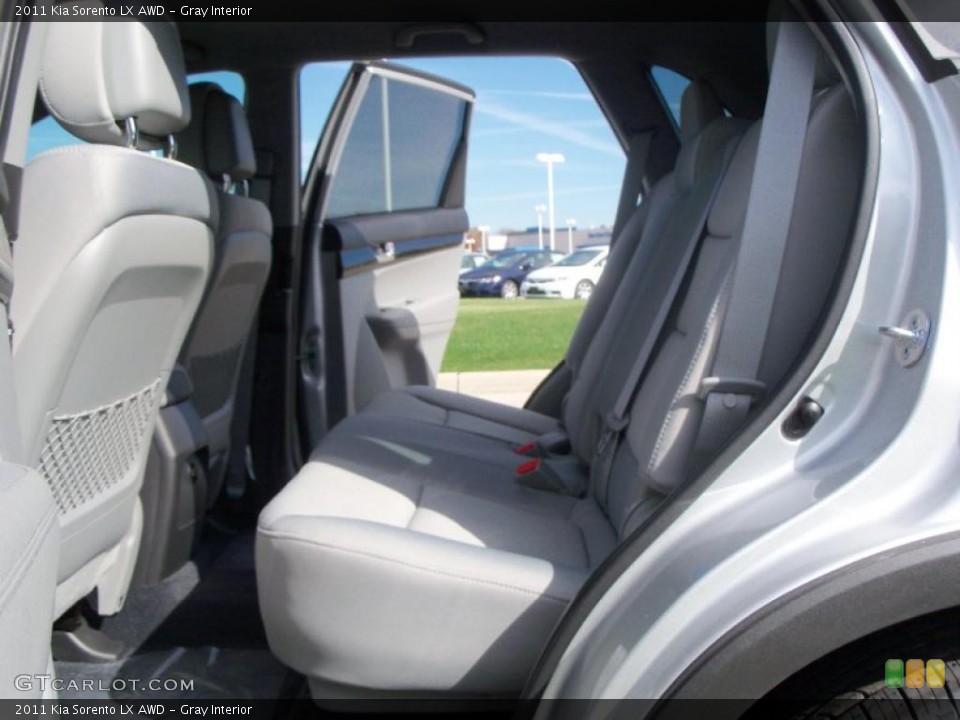 Gray Interior Photo for the 2011 Kia Sorento LX AWD #38131418