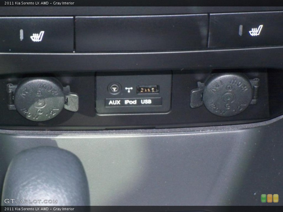 Gray Interior Controls for the 2011 Kia Sorento LX AWD #38131578