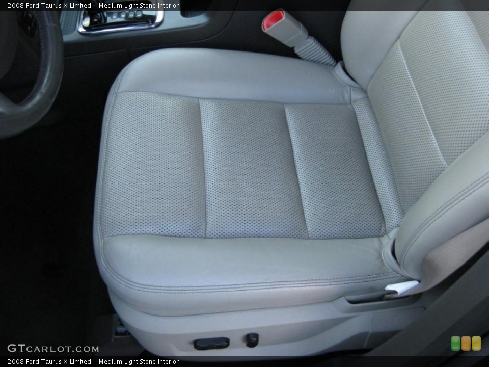 Medium Light Stone Interior Photo for the 2008 Ford Taurus X Limited #38137030