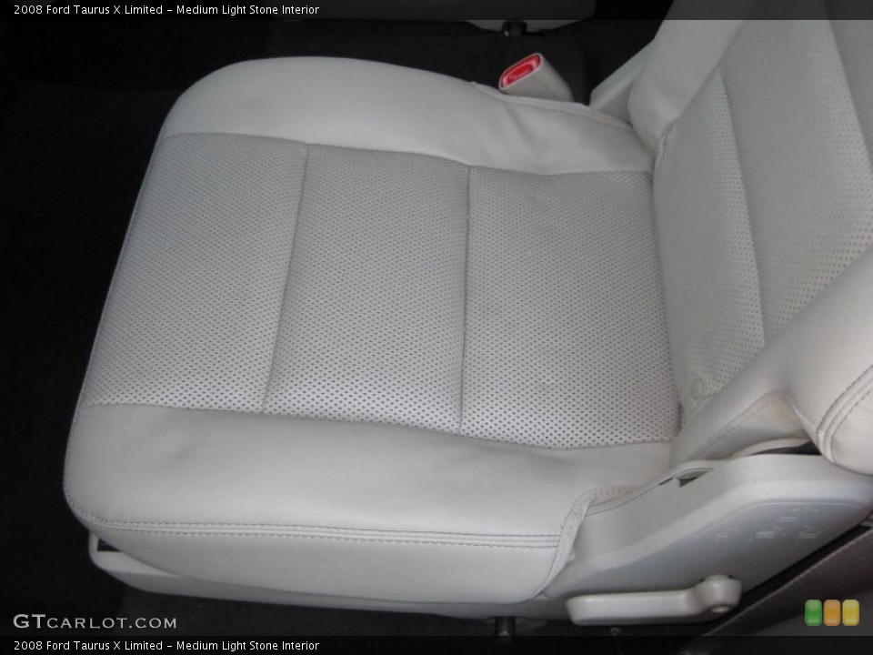 Medium Light Stone Interior Photo for the 2008 Ford Taurus X Limited #38137074