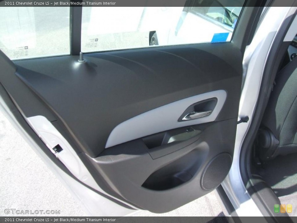 Jet Black/Medium Titanium Interior Photo for the 2011 Chevrolet Cruze LS #38144970