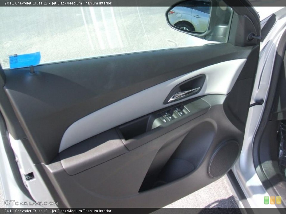 Jet Black/Medium Titanium Interior Photo for the 2011 Chevrolet Cruze LS #38145059