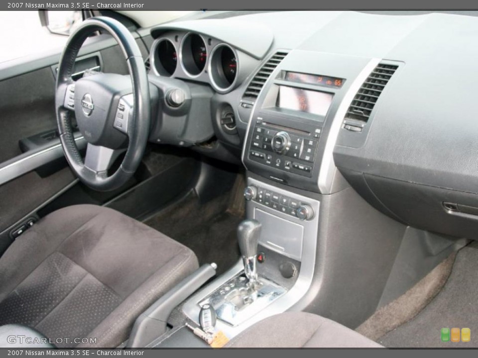 Charcoal Interior Photo for the 2007 Nissan Maxima 3.5 SE #38152116