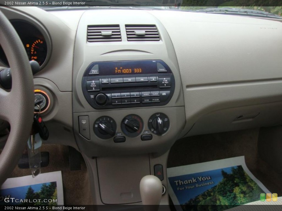 Blond Beige Interior Controls for the 2002 Nissan Altima 2.5 S #38163357