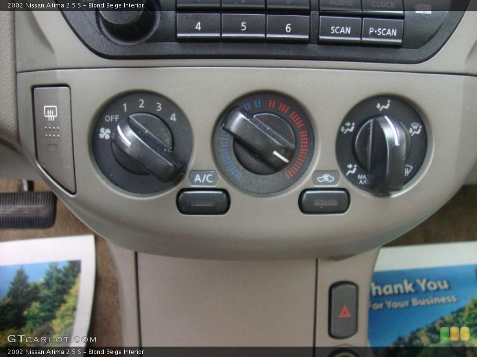 Blond Beige Interior Controls for the 2002 Nissan Altima 2.5 S #38163377