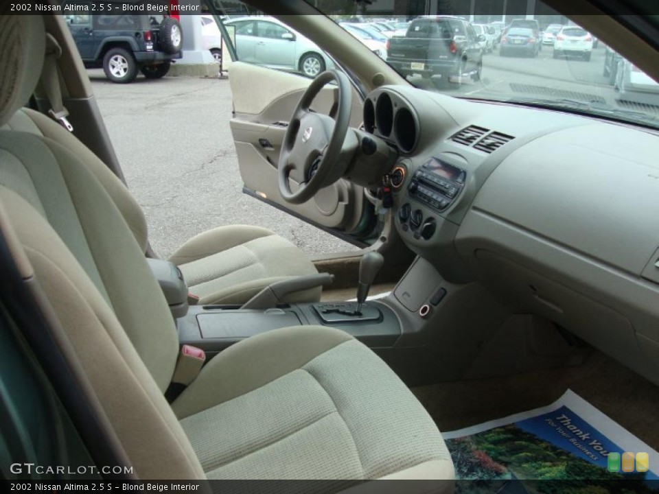 Blond Beige 2002 Nissan Altima Interiors